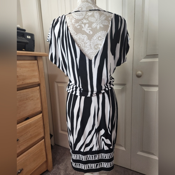 Cache Black & White Zebra Print Open Back Blouson Dress size 6 - Picture 8 of 9
